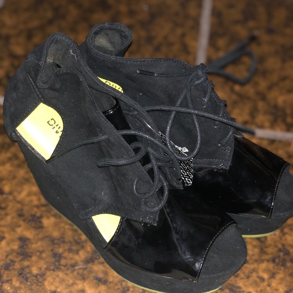 Brand New H&M Divide Black Wedges Size 5